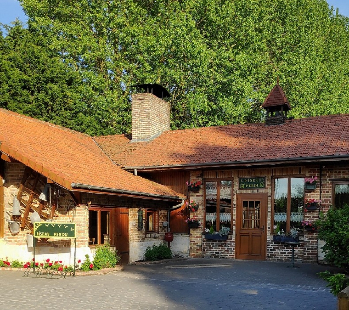 L'AUBERGE DE L'OISEAU PERDU